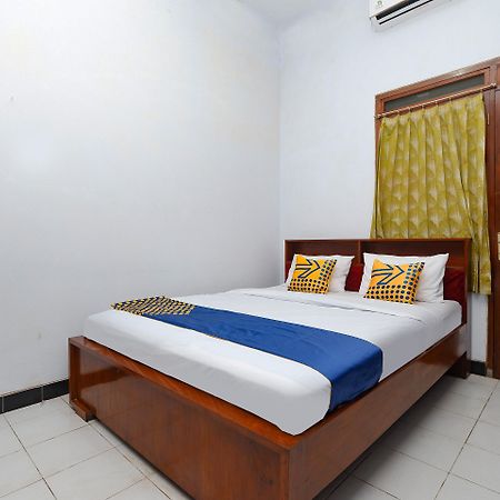 Oyo 2240 Simpang Tujuh Residence Kudus Екстериор снимка