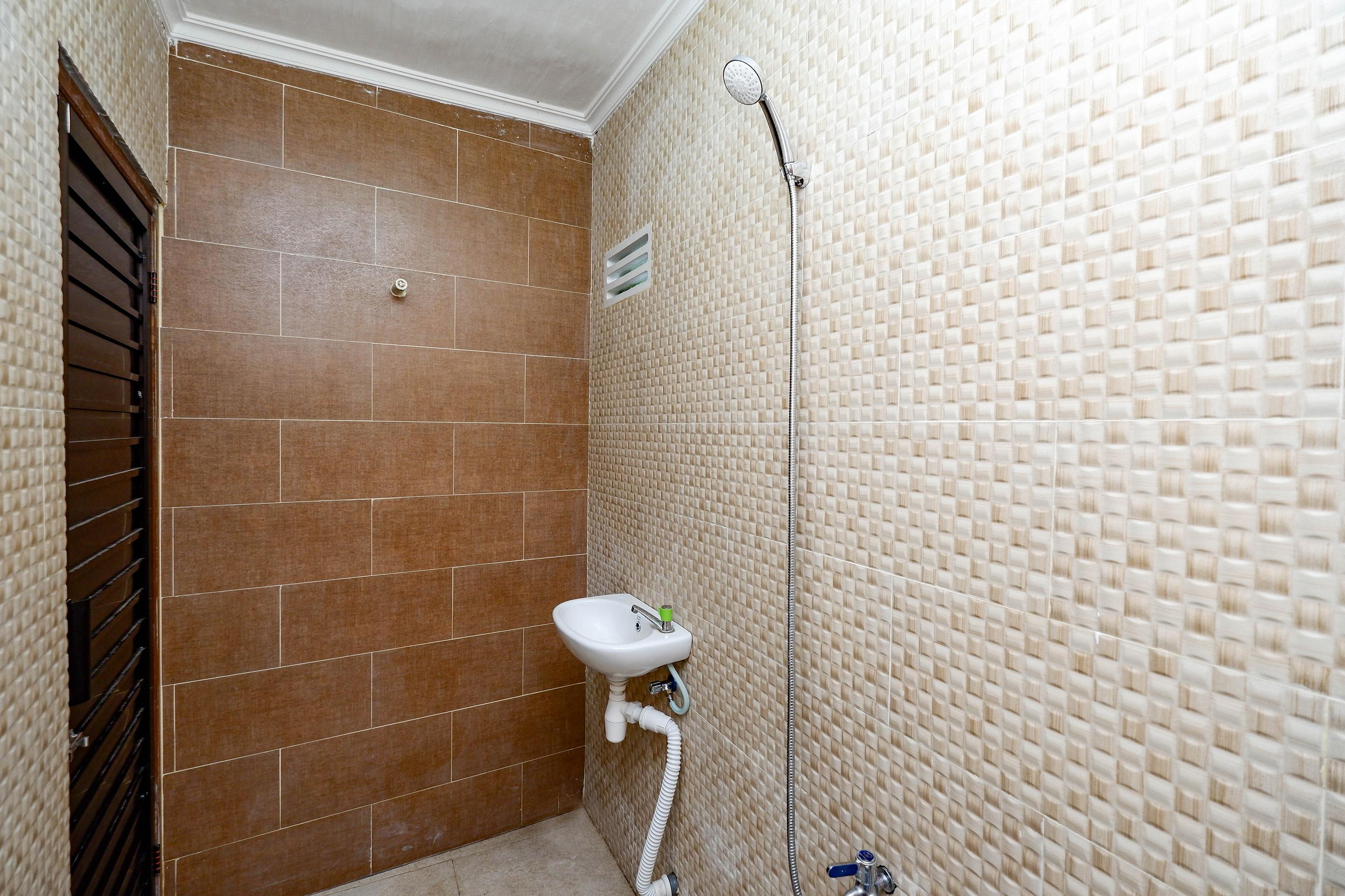 Oyo 2240 Simpang Tujuh Residence Kudus Екстериор снимка