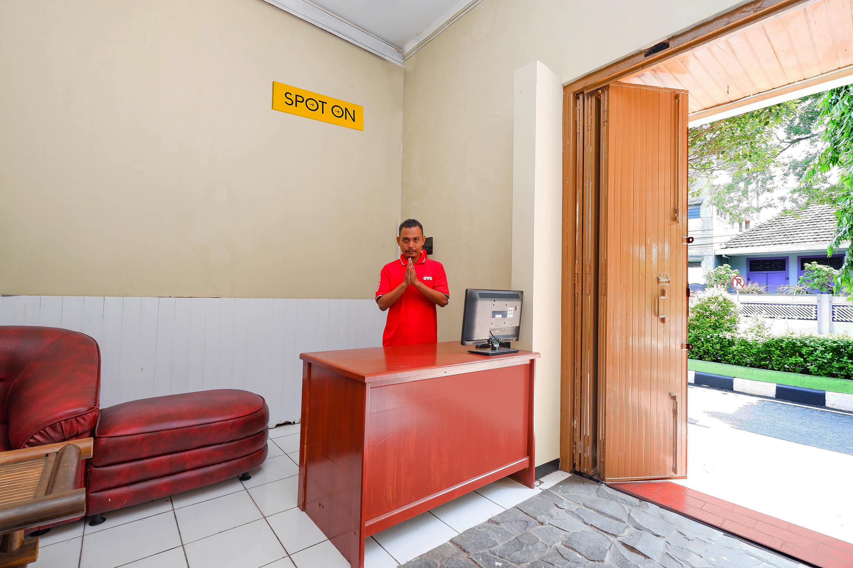 Oyo 2240 Simpang Tujuh Residence Kudus Екстериор снимка