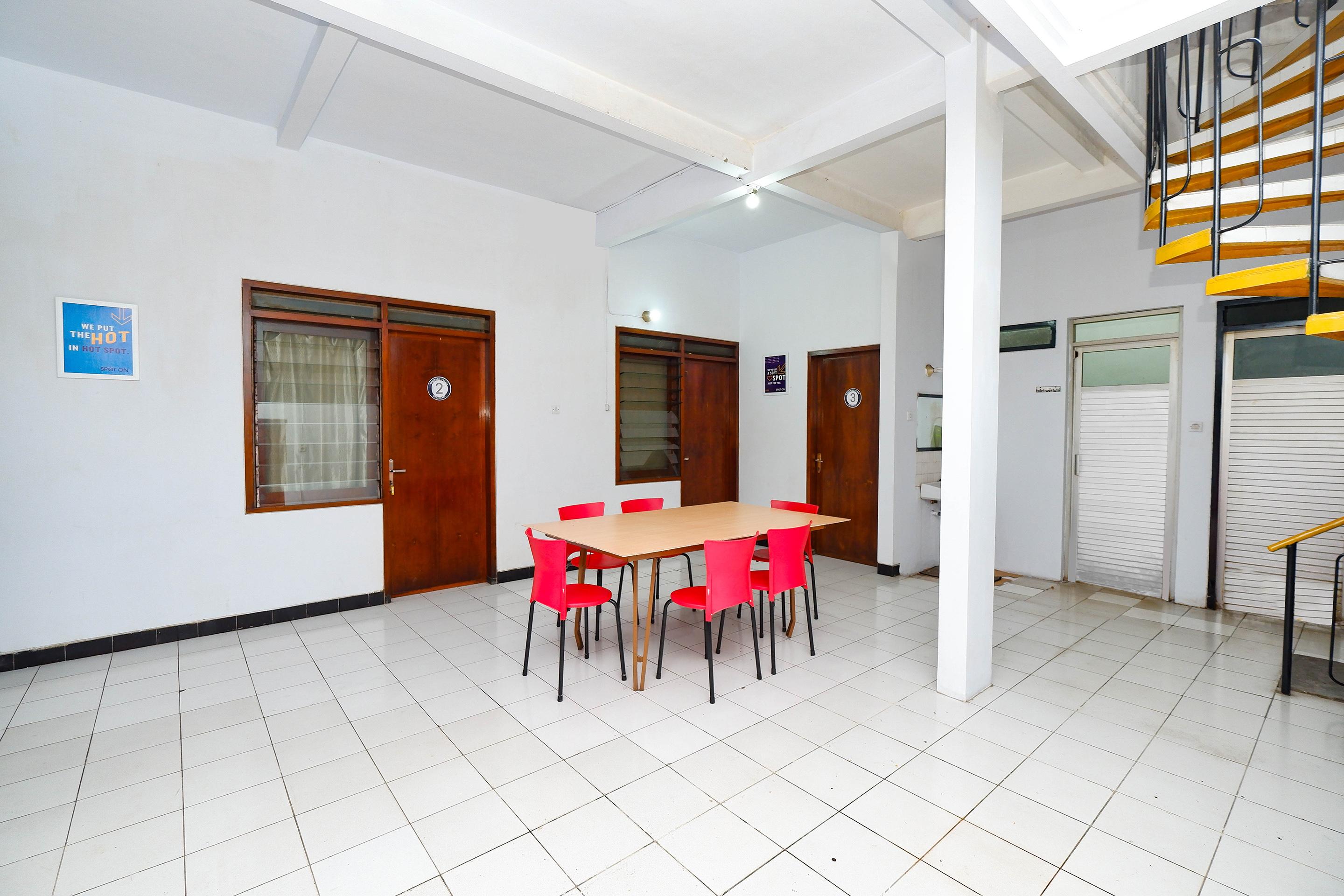 Oyo 2240 Simpang Tujuh Residence Kudus Екстериор снимка