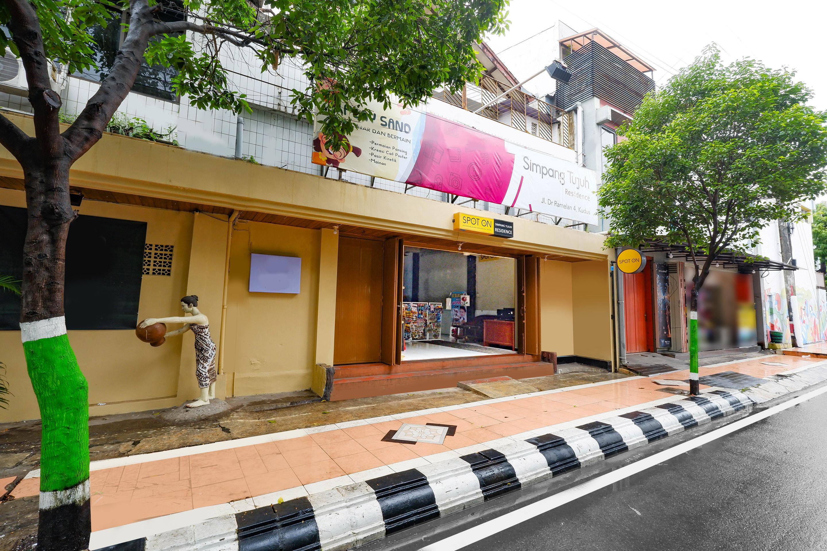 Oyo 2240 Simpang Tujuh Residence Kudus Екстериор снимка