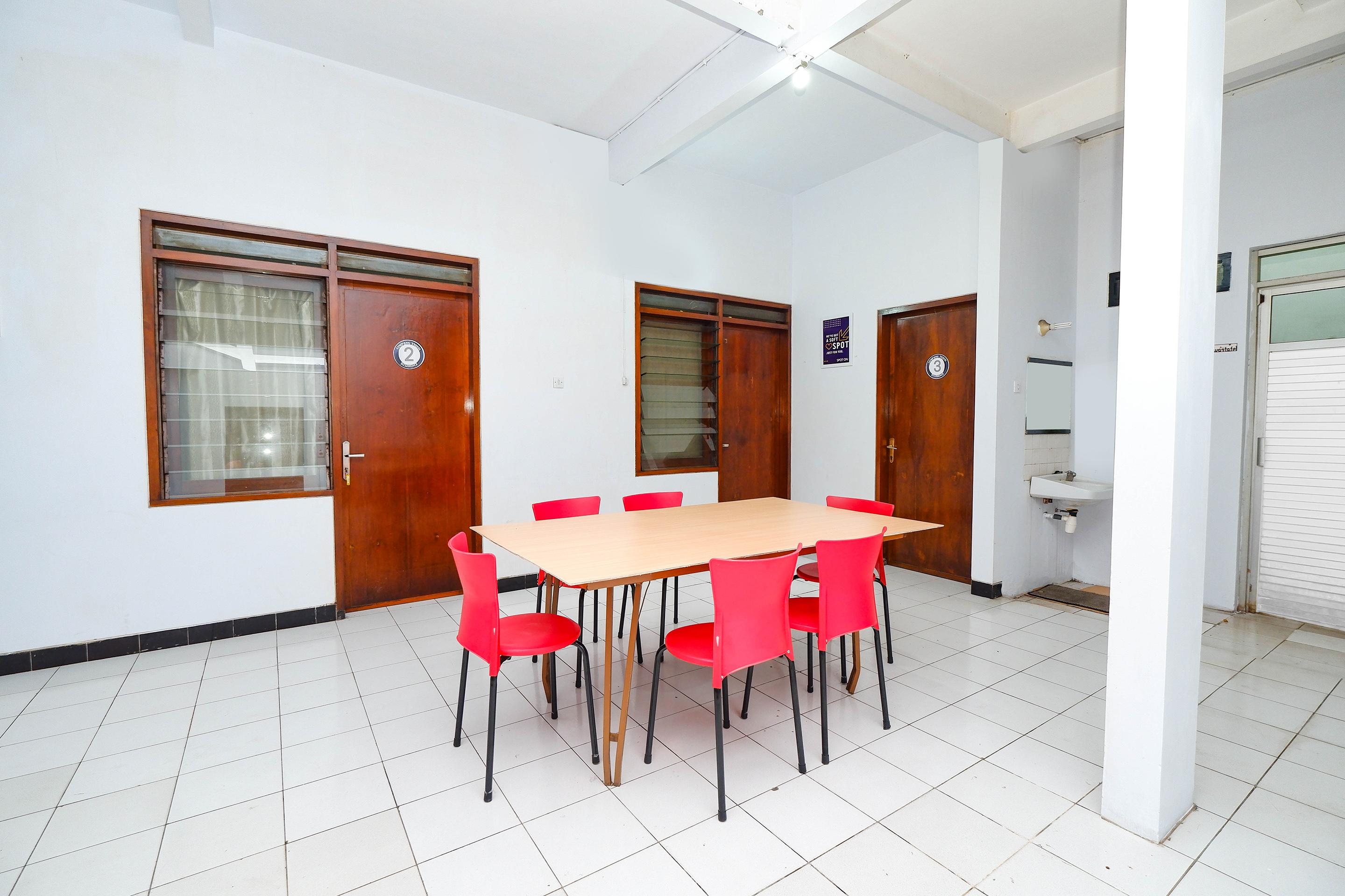 Oyo 2240 Simpang Tujuh Residence Kudus Екстериор снимка