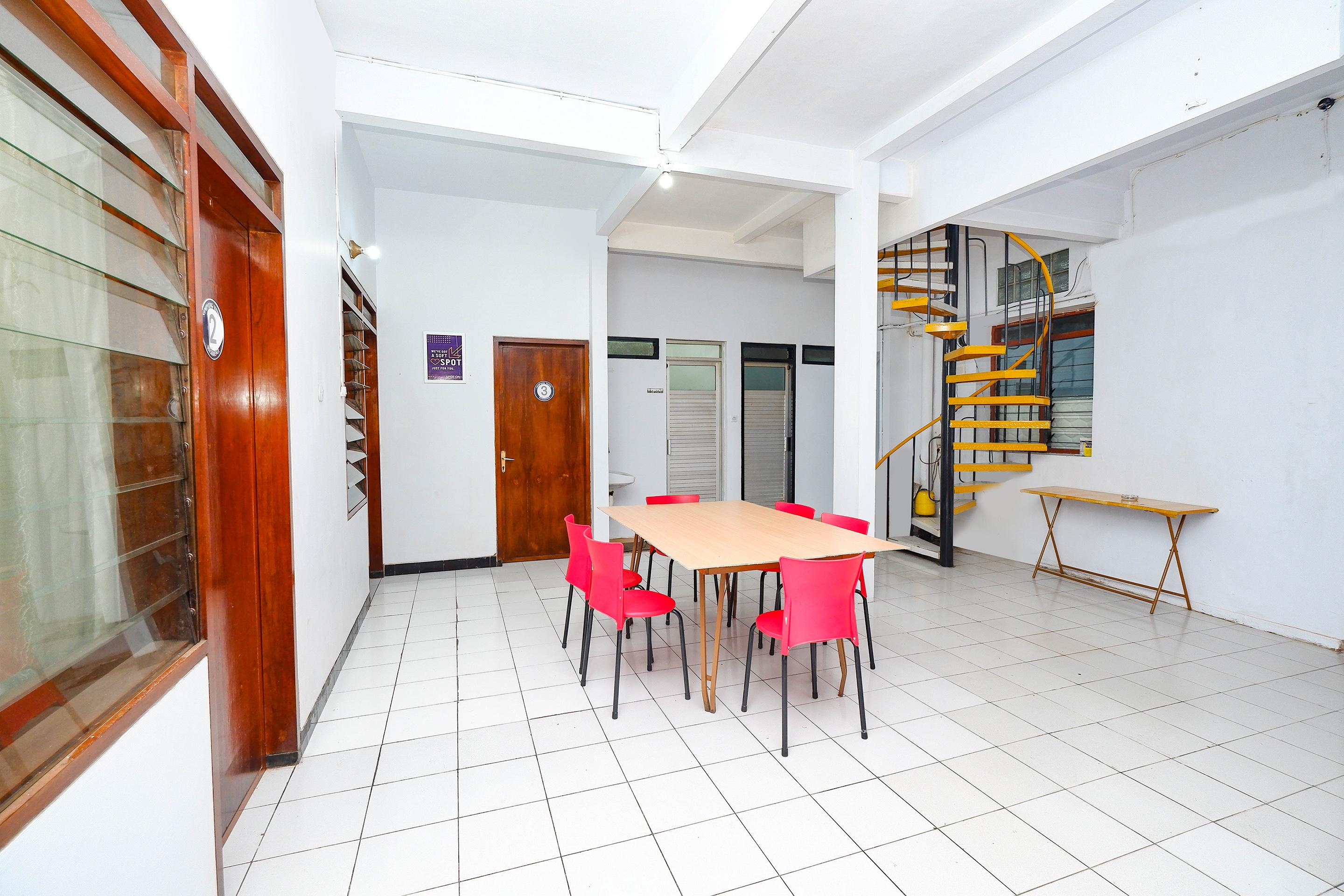 Oyo 2240 Simpang Tujuh Residence Kudus Екстериор снимка