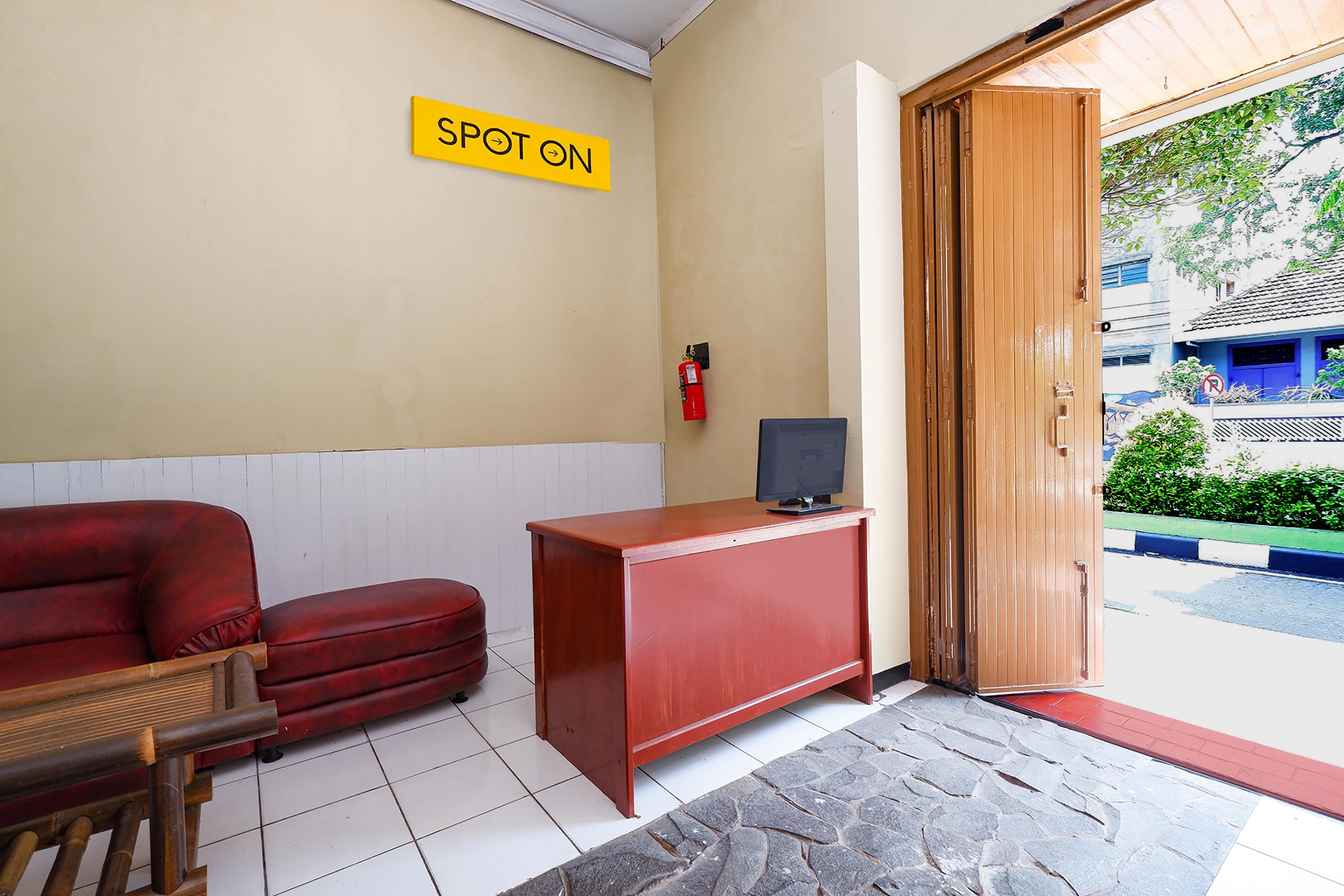 Oyo 2240 Simpang Tujuh Residence Kudus Екстериор снимка
